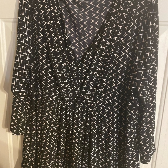 Daisy Fuentes Black and White Dolman Sleeve Wrap top - Picture 1 of 5